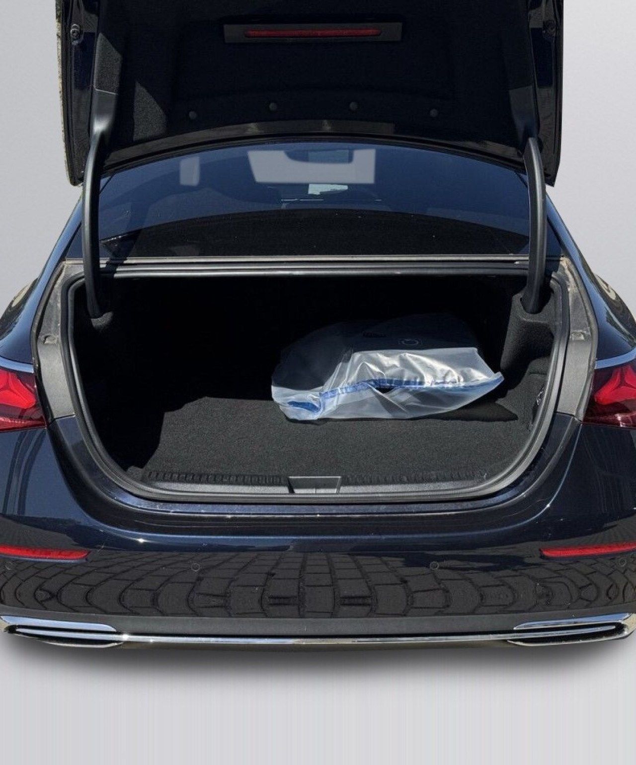 Mercedes-Benz E 300e Avantgarde - foto 18