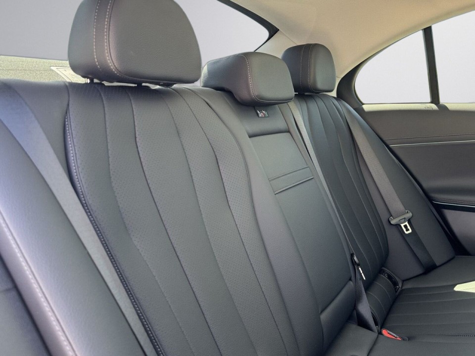 Mercedes-Benz E 300e Avantgarde - foto 11