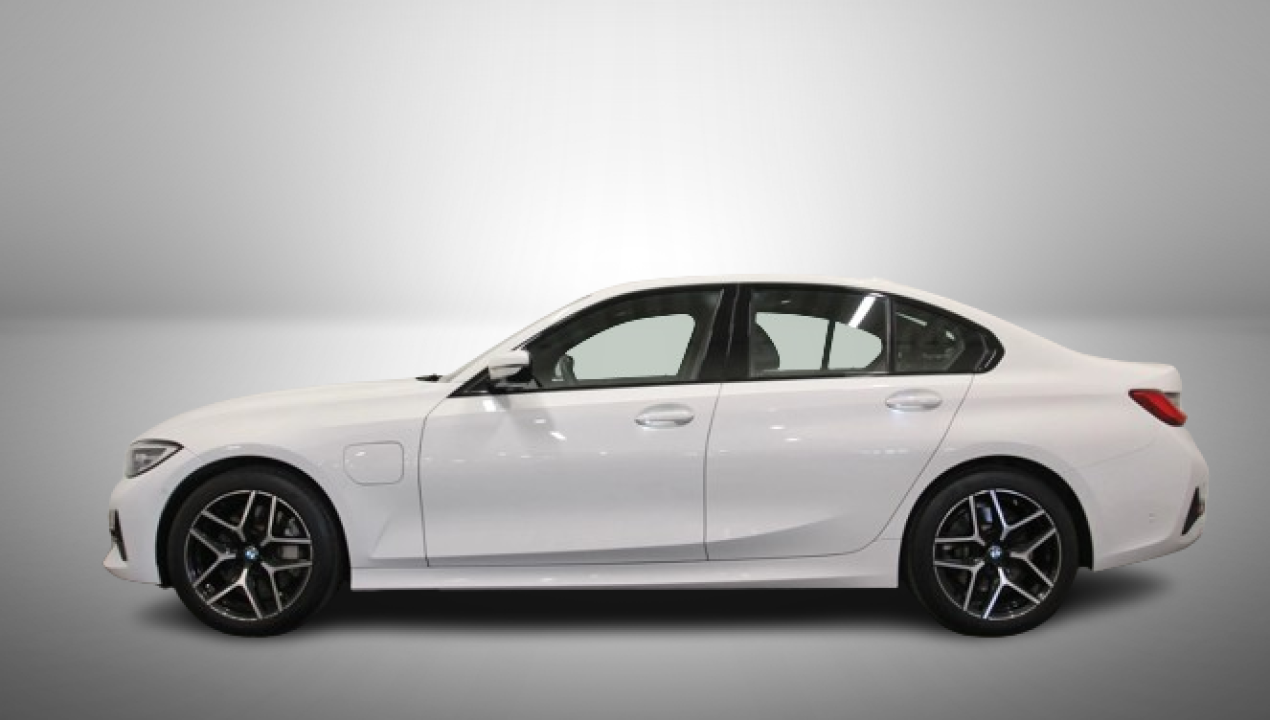 BMW Seria 3 330e Sport Line (3)