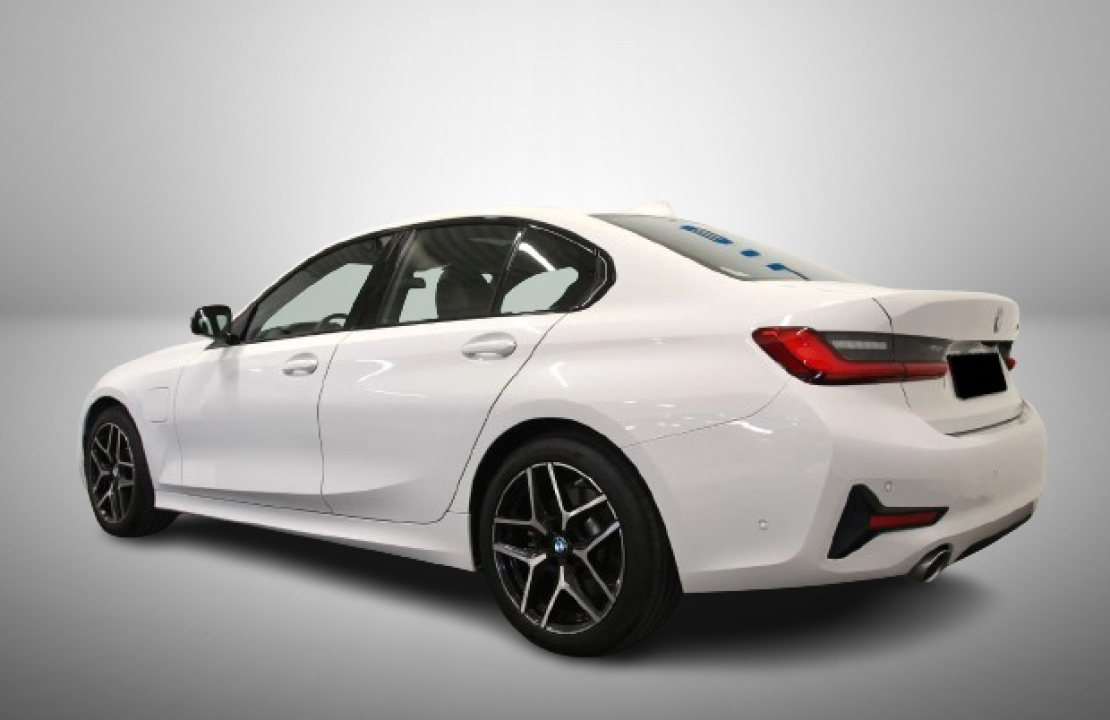 BMW Seria 3 330e Sport Line (4)