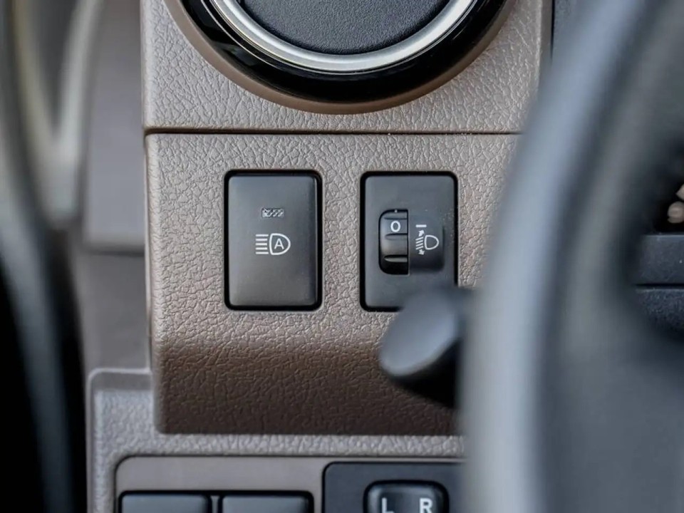 Toyota Land Cruiser 79 Series - foto 25