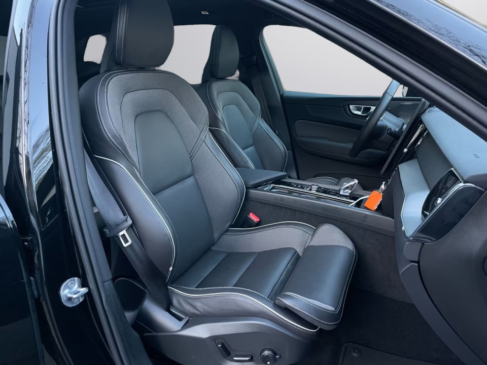 Volvo XC 60 B5 FACELIFT Plus Black - foto 9