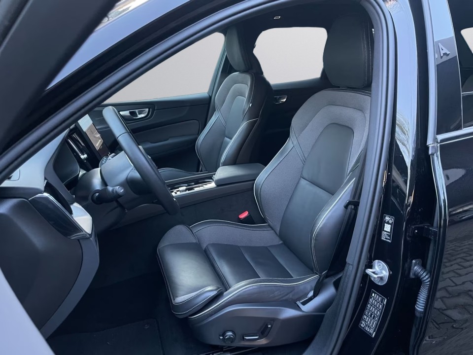 Volvo XC 60 B5 FACELIFT Plus Black - foto 6
