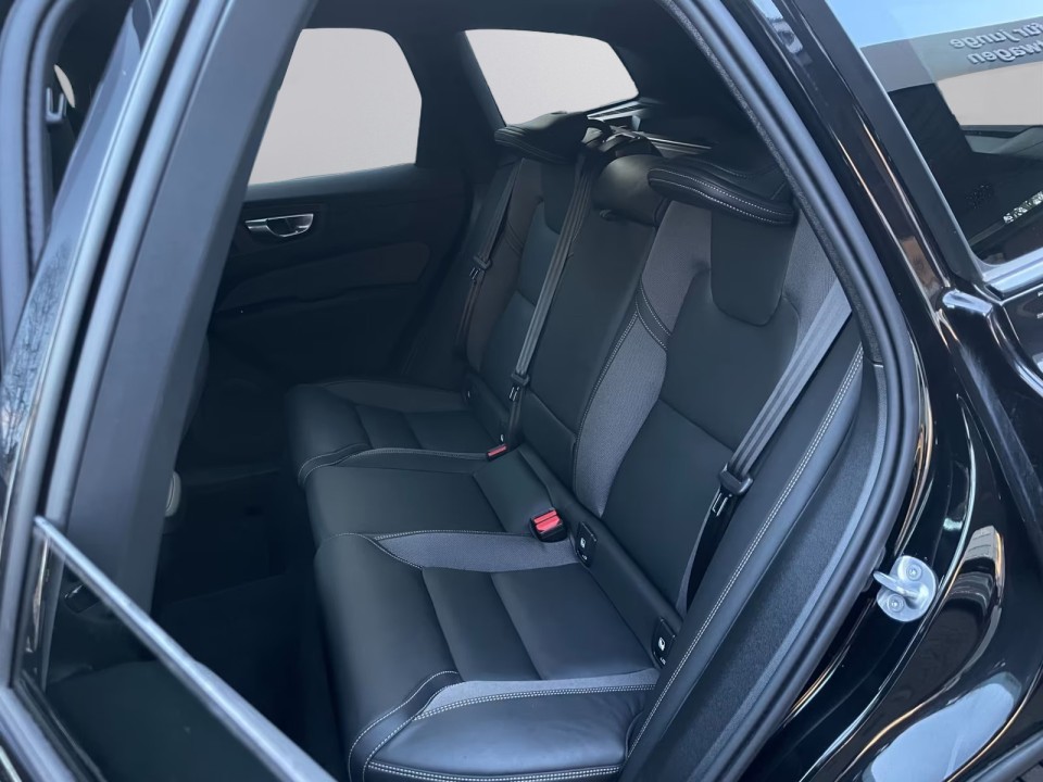 Volvo XC 60 B5 FACELIFT Plus Black - foto 7