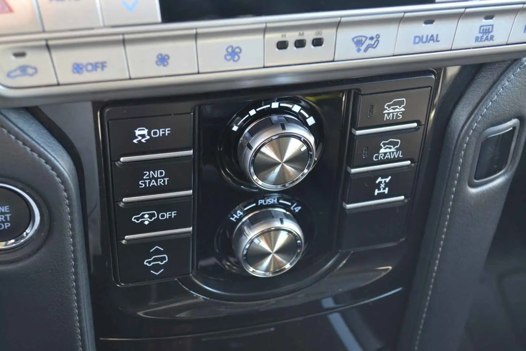 Toyota Land Cruiser - foto 12