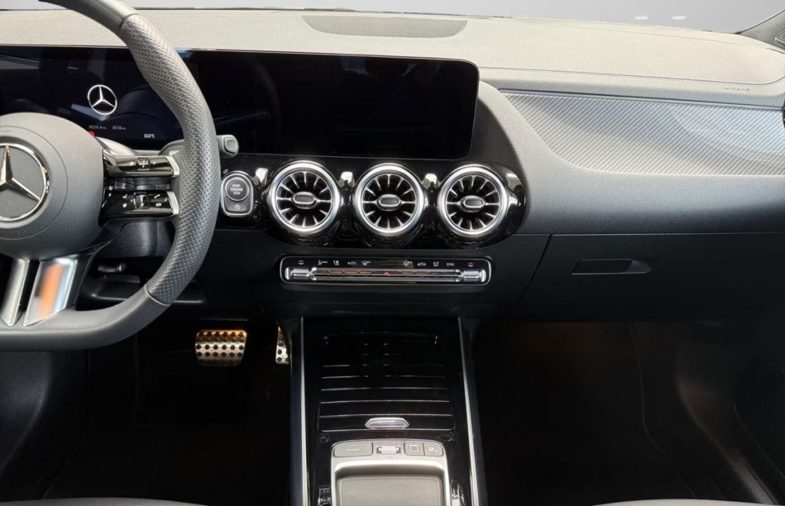 Mercedes-Benz GLA 200d AMG Line - foto 11