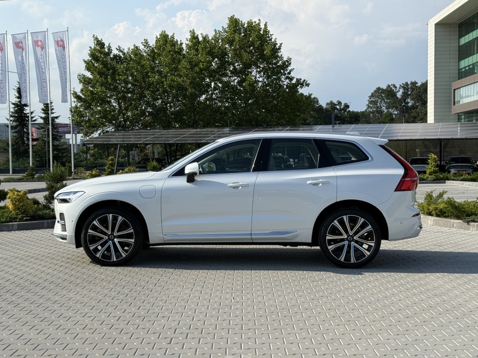 Volvo XC 60 T8 Recharge AWD Plus Bright (4)