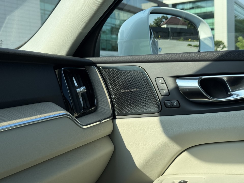 Volvo XC 60 T8 Recharge AWD Plus Bright - foto 22