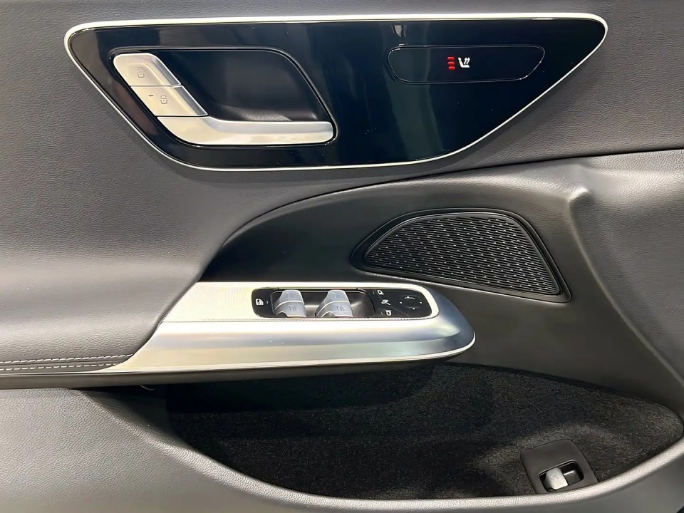 Mercedes-Benz E 200 AMG - foto 11