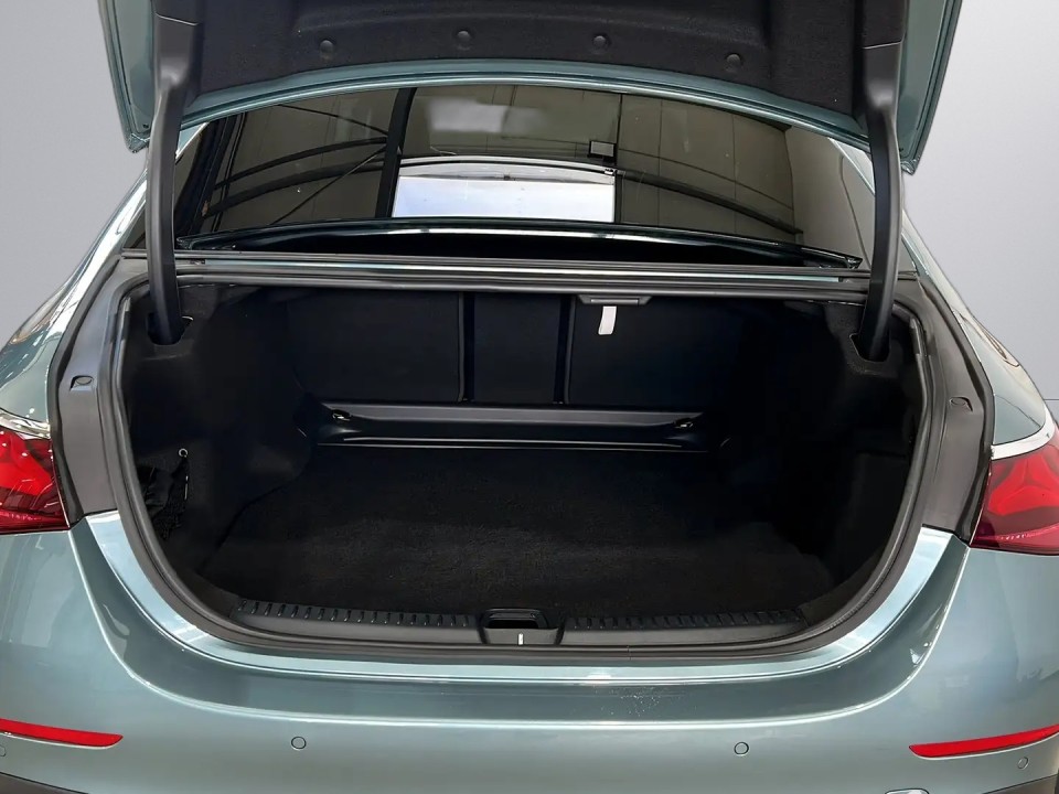 Mercedes-Benz E 200 AMG - foto 14