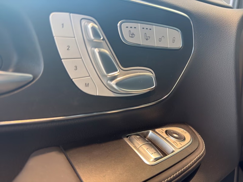 Mercedes-Benz V 300 4MATIC AMG - foto 21