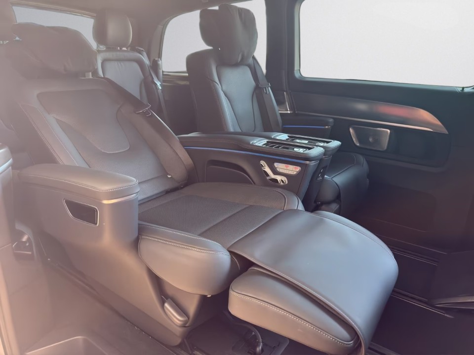 Mercedes-Benz V 300 4MATIC AMG - foto 19