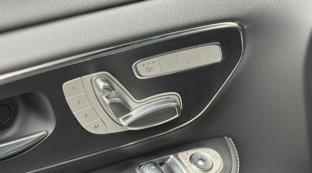 Mercedes-Benz V 300d 4MATIC AMG - foto 24