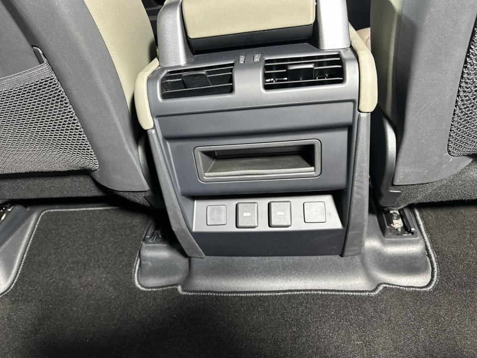 Land Rover Defender 110 P400 SE - foto 15