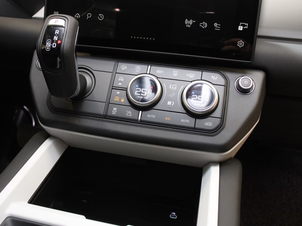 Land Rover Defender 90 D200 S Black Design - foto 9