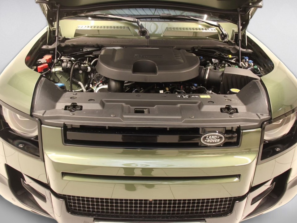 LAND ROVER Defender 2025 — imagine 19