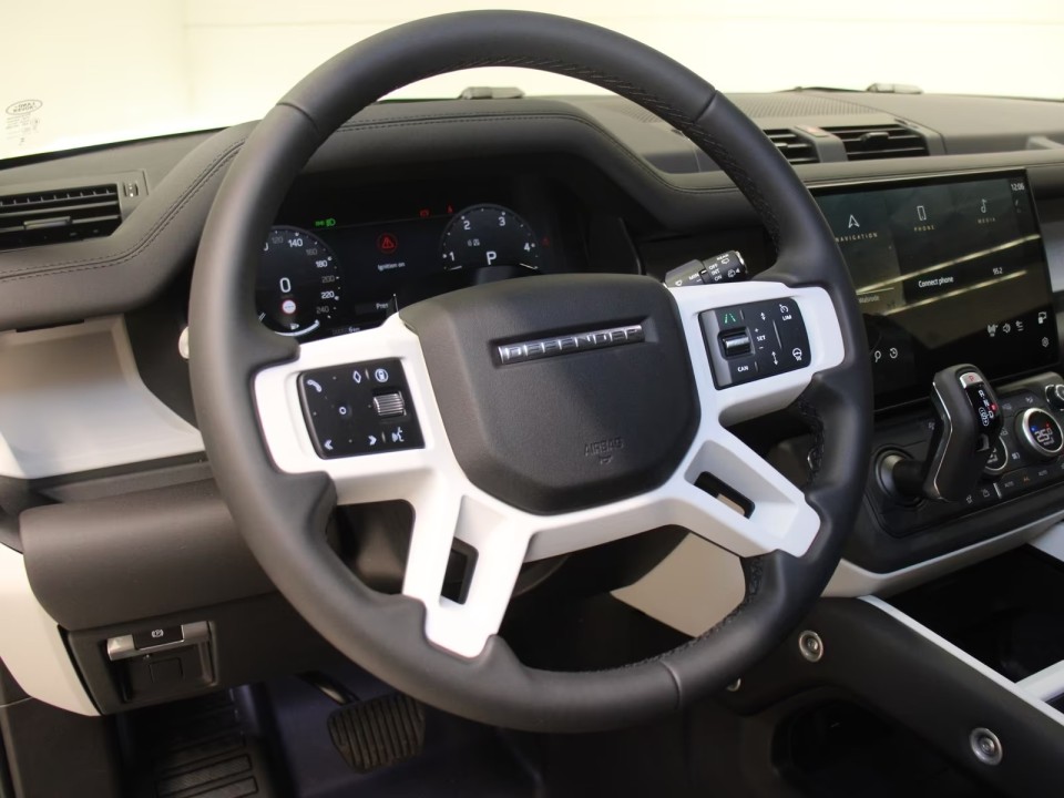 Land Rover Defender 90 D200 S Black Design (4)