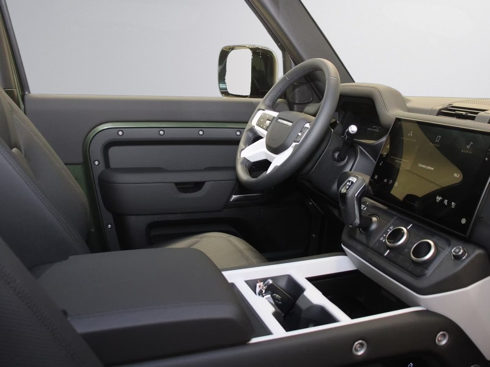 LAND ROVER Defender 2025 — imagine 15
