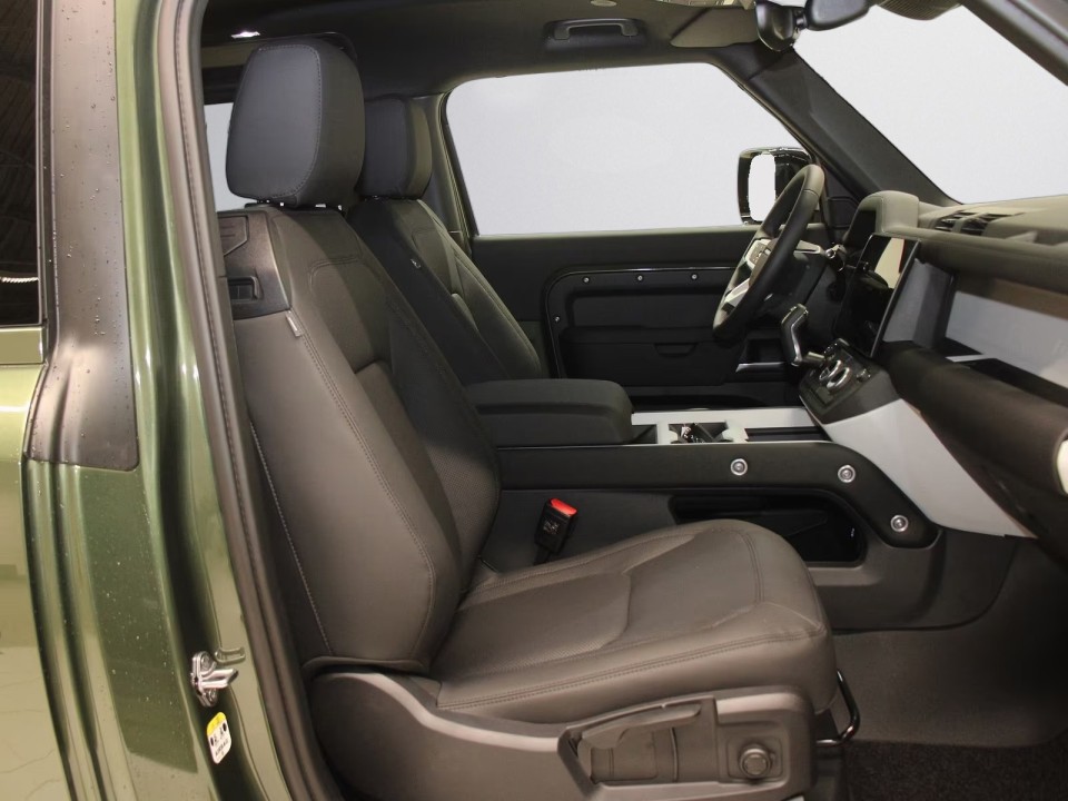 LAND ROVER Defender 2025 — imagine 16