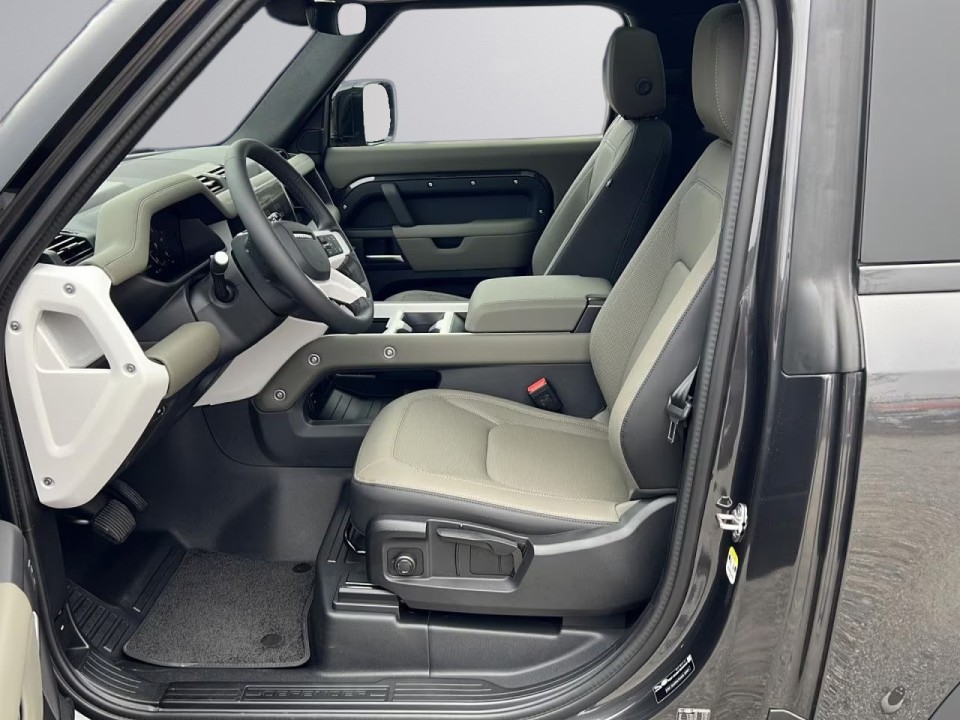 LAND ROVER Defender 2025 — imagine 18