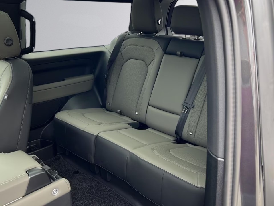 LAND ROVER Defender 2025 — imagine 20