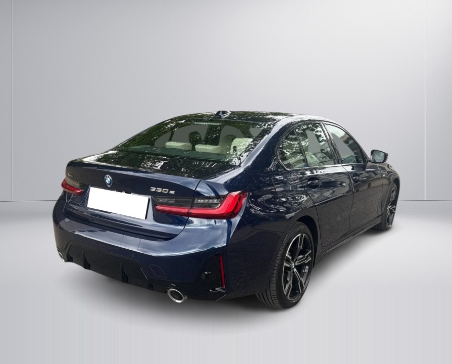 BMW 3 Series 2025 — imagine 4