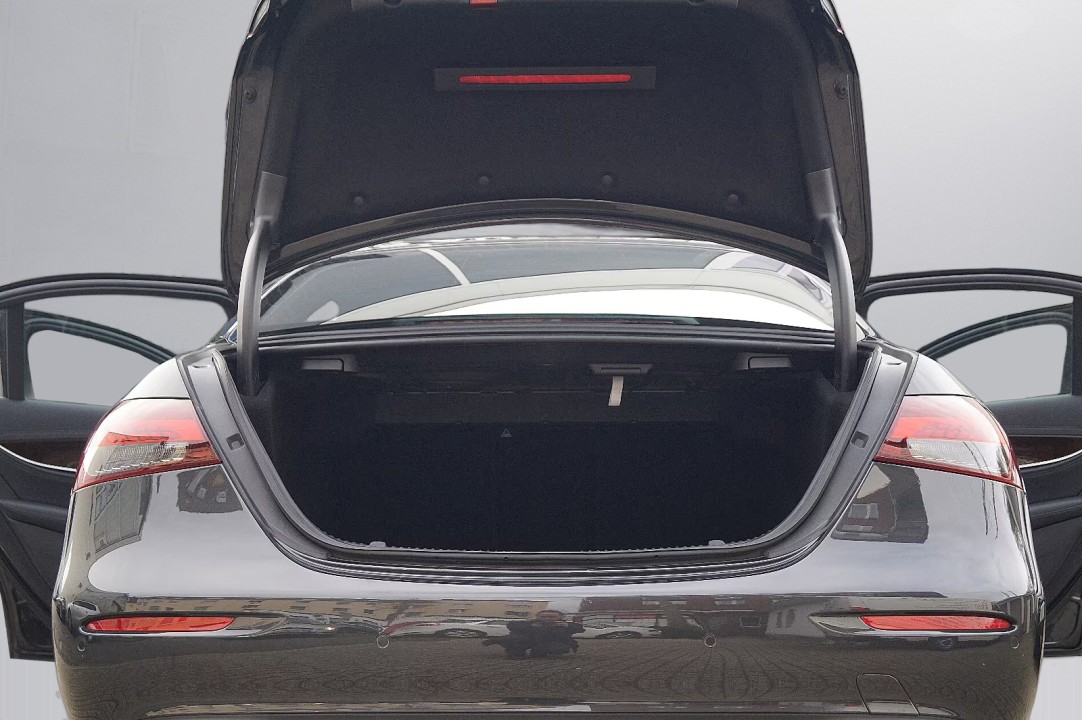 Mercedes-Benz E 450 4MATIC - foto 30