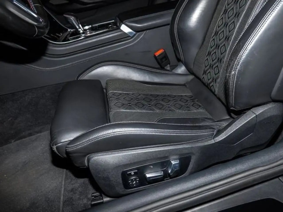 BMW M8 Competition - foto 12