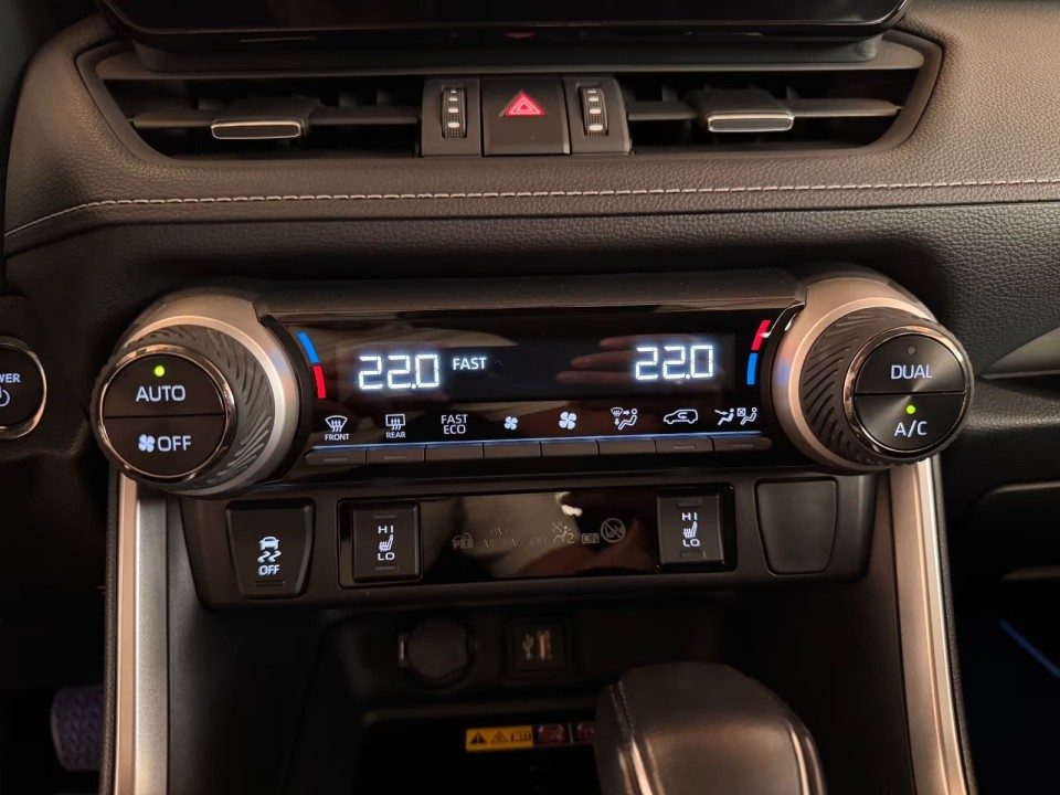 Toyota RAV4 - foto 16