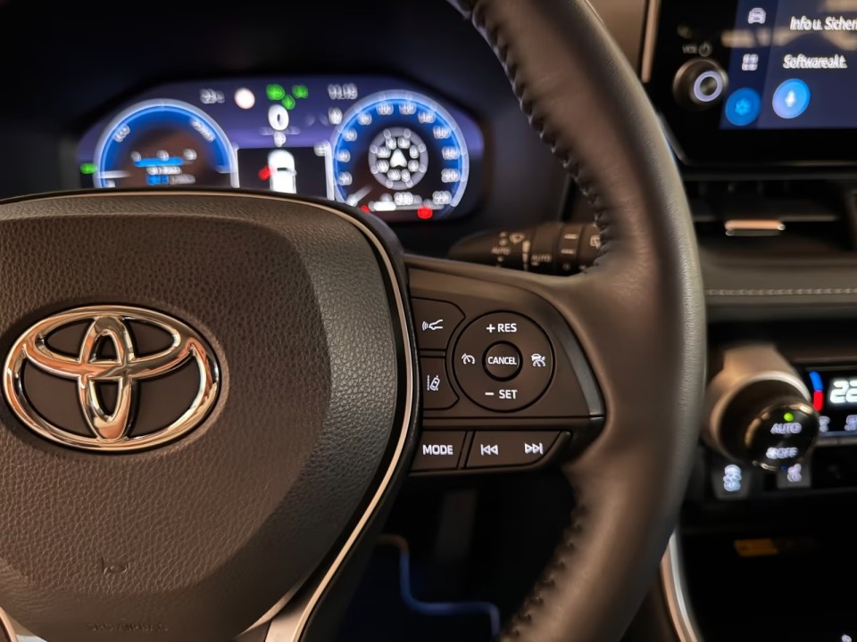 Toyota RAV4 - foto 13