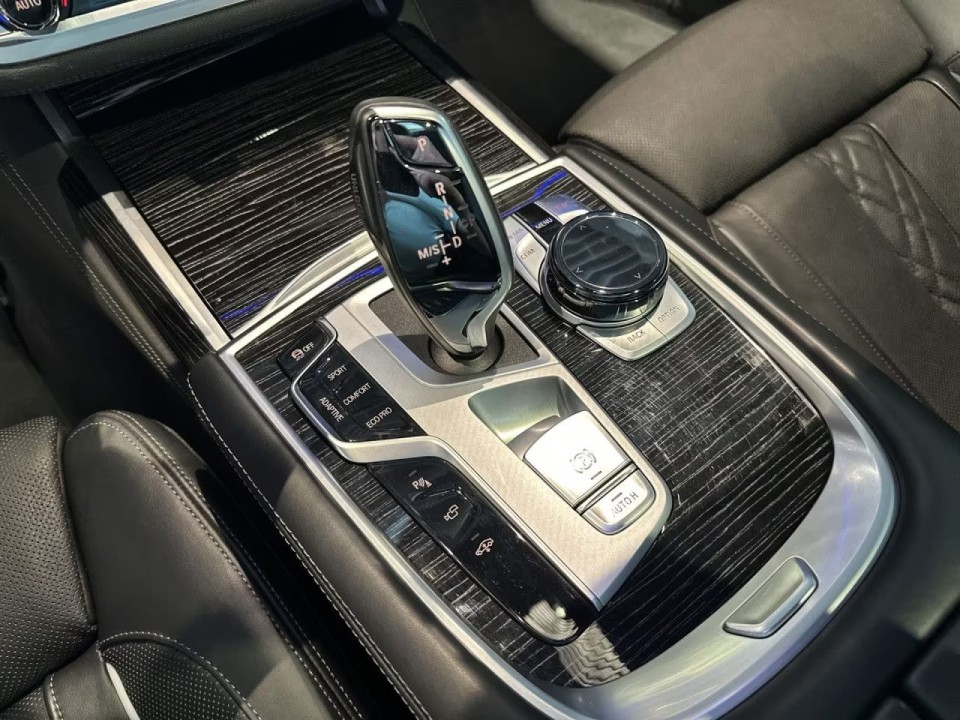 BMW Seria 7 740d xDrive - foto 11