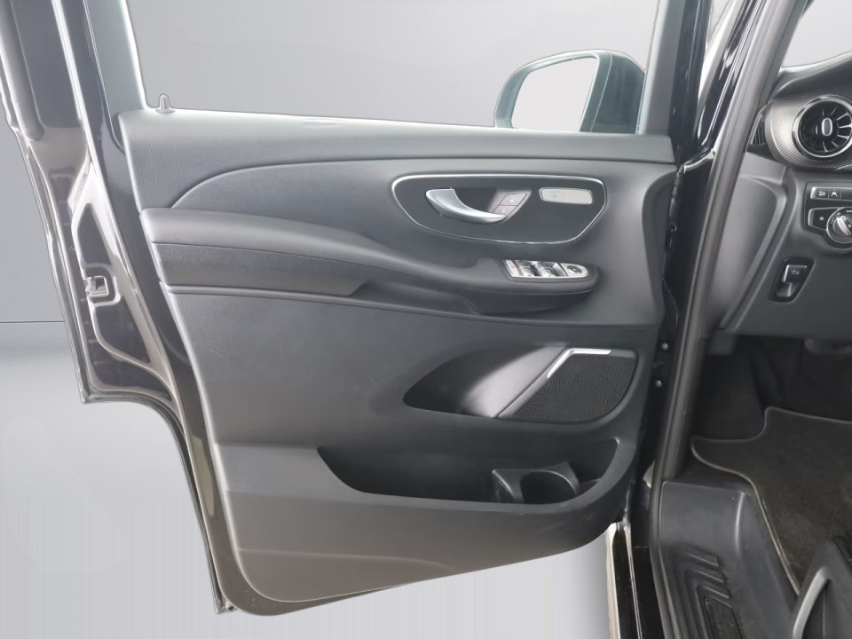 MERCEDES-BENZ V-Class 2022 — imagine 18