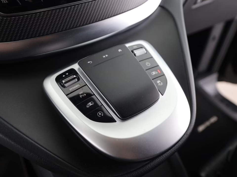 Mercedes-Benz V 300d 4MATIC AMG - foto 13