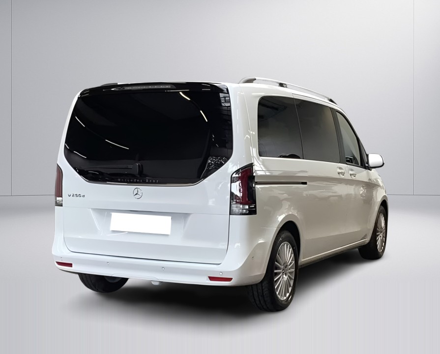 MERCEDES-BENZ V-Class 2024 — imagine 3