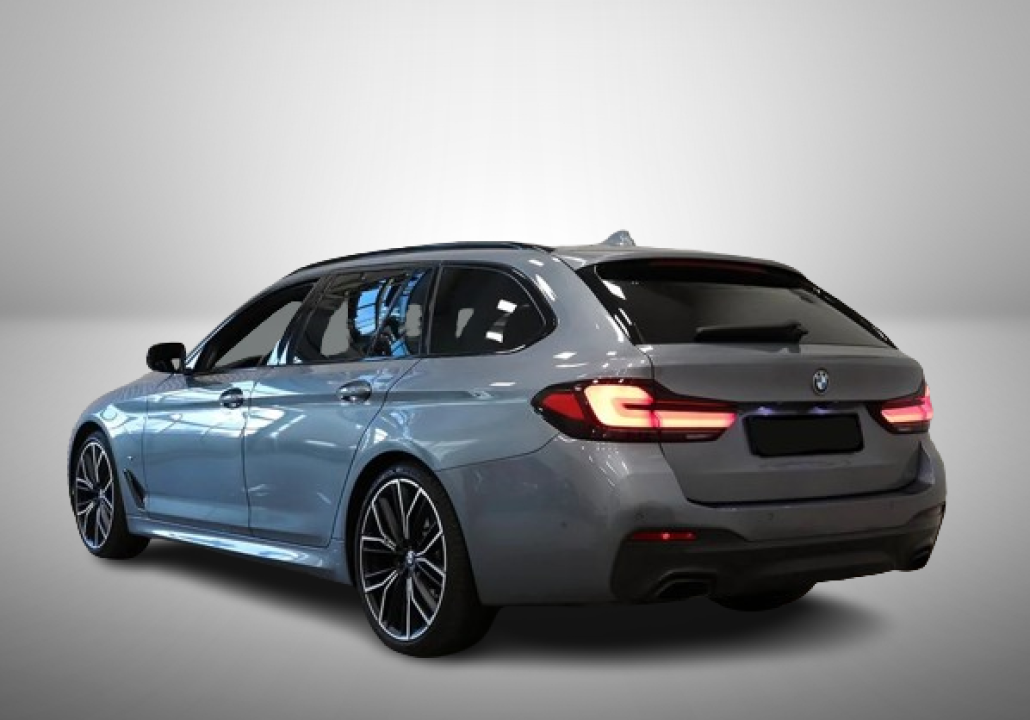 BMW Seria 5 540d xDrive Touring MHEV M-Sport (5)