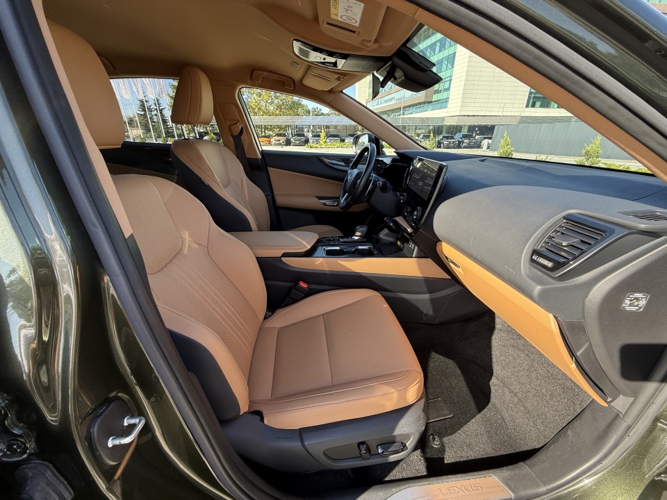 Lexus Seria NX 450h+ AWD Executive - foto 17