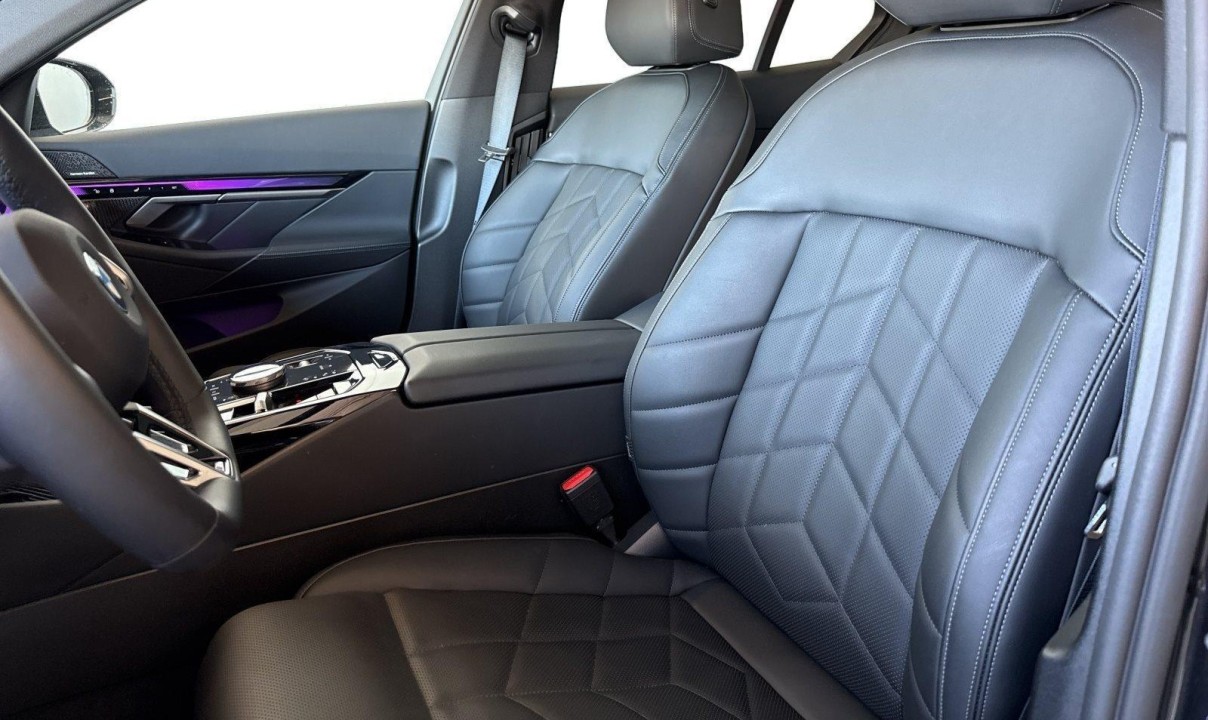 BMW 5 Series 2025 — imagine 18