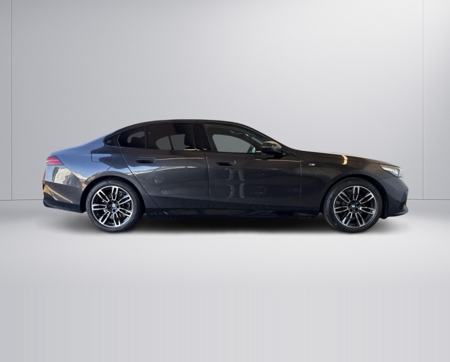 BMW 5 Series 2025 — imagine 3