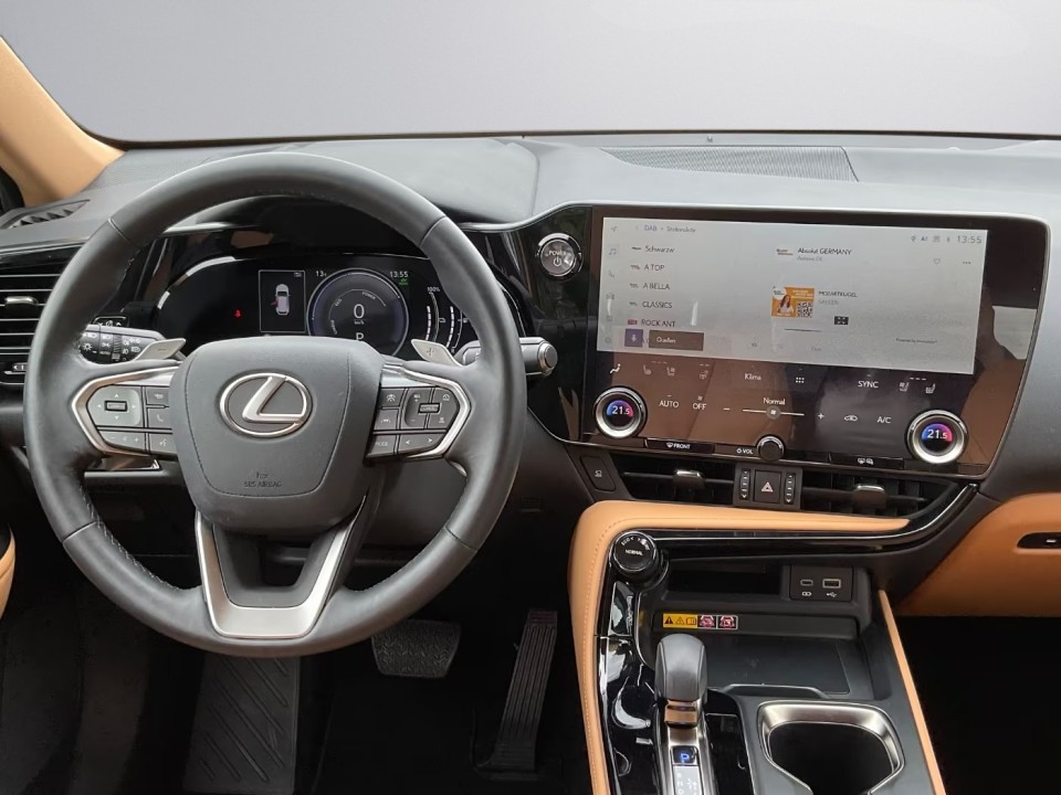 Lexus Seria NX 450h+ - foto 15