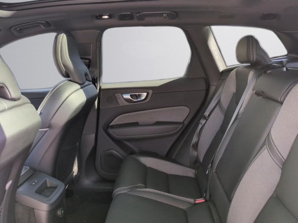 VOLVO XC60 2023 — imagine 15