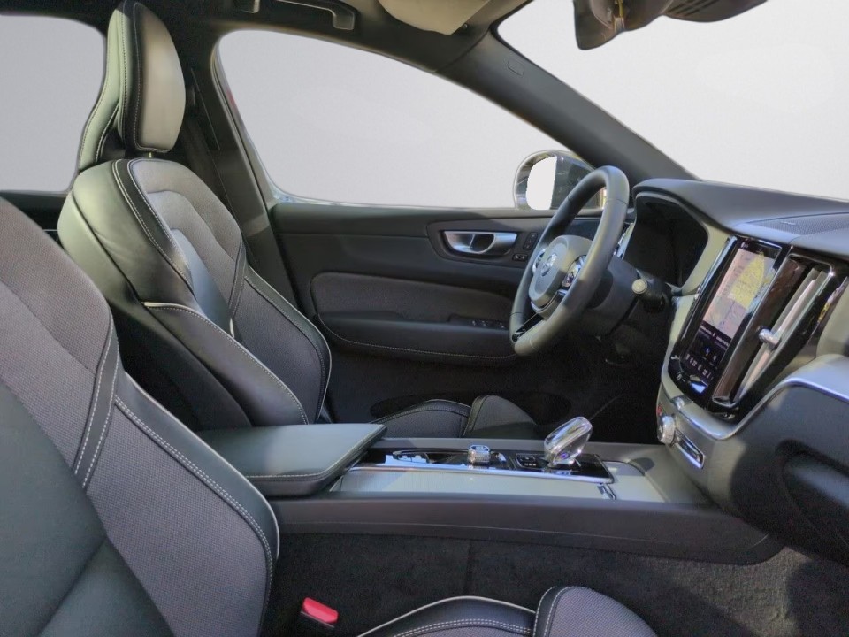 VOLVO XC60 2023 — imagine 17