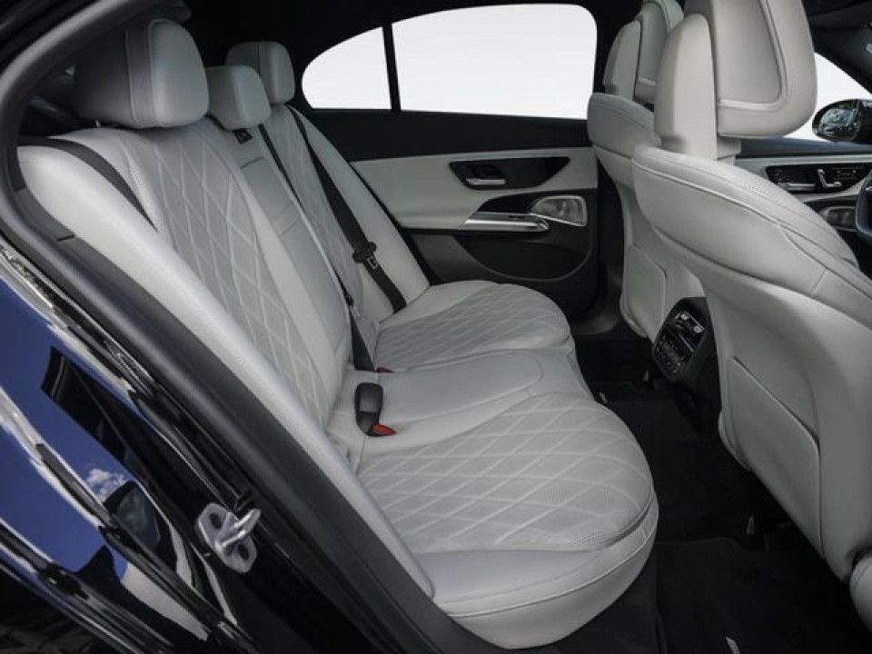 Mercedes-Benz E 400e 4MATIC AMG Line (4)