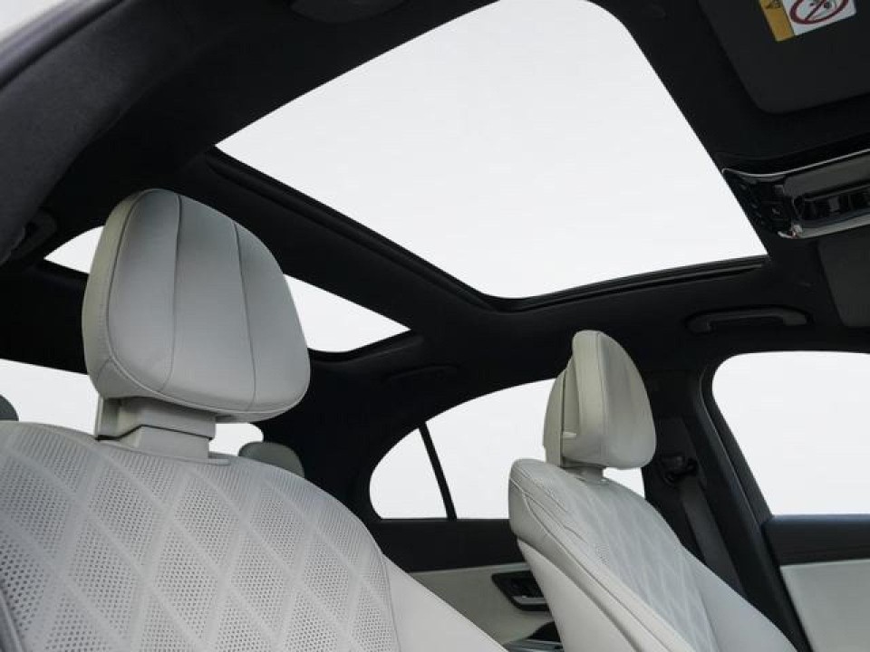 Mercedes-Benz E 400e 4MATIC AMG Line - foto 8
