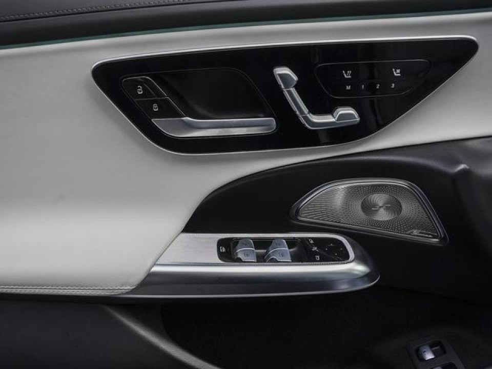 Mercedes-Benz E 400e 4MATIC AMG Line - foto 10