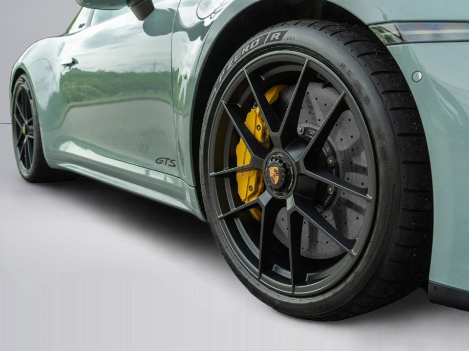 Porsche 911 Targa 4 GTS - foto 31