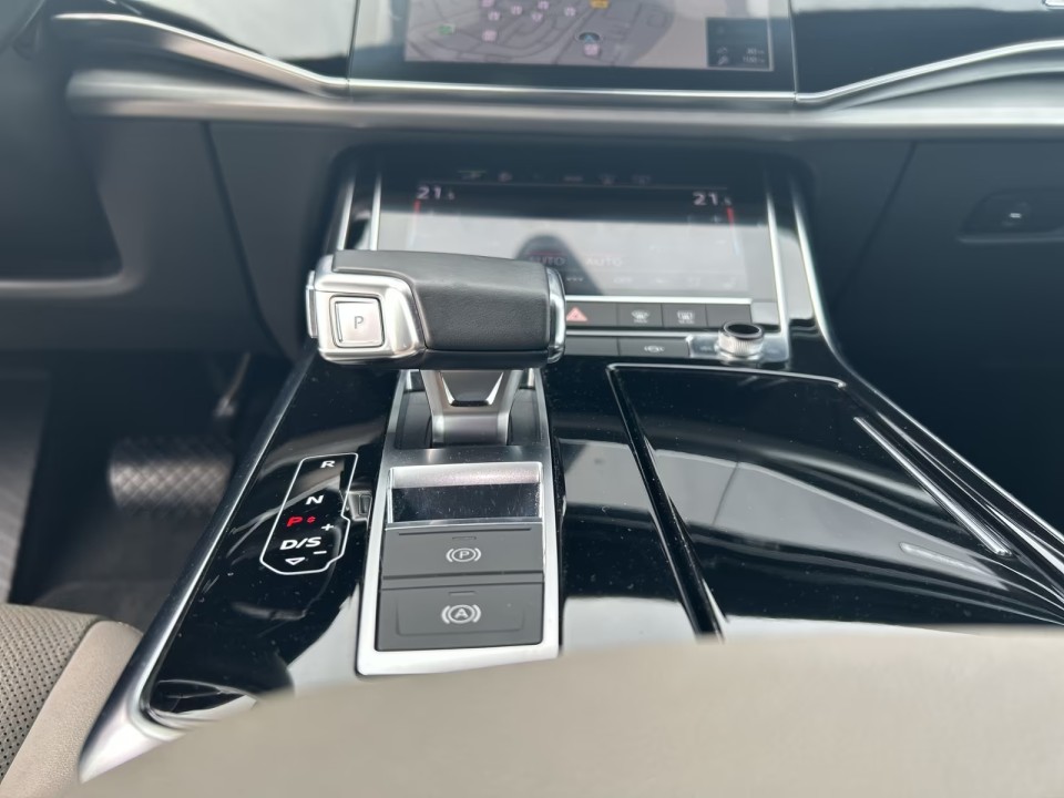 Audi Q8 55 TFSIe Quattro - foto 12