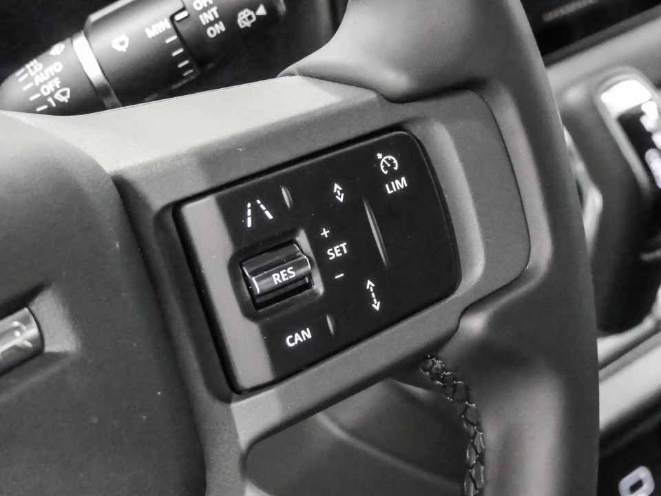 Land Rover Defender X-Dynamic SE D200 - foto 10