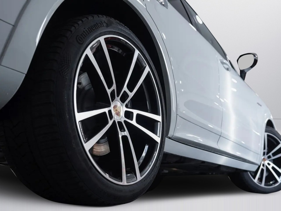 PORSCHE Cayenne 2025 — imagine 16