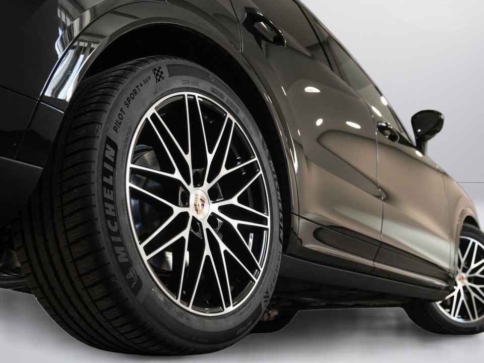 PORSCHE Cayenne 2025 — imagine 16