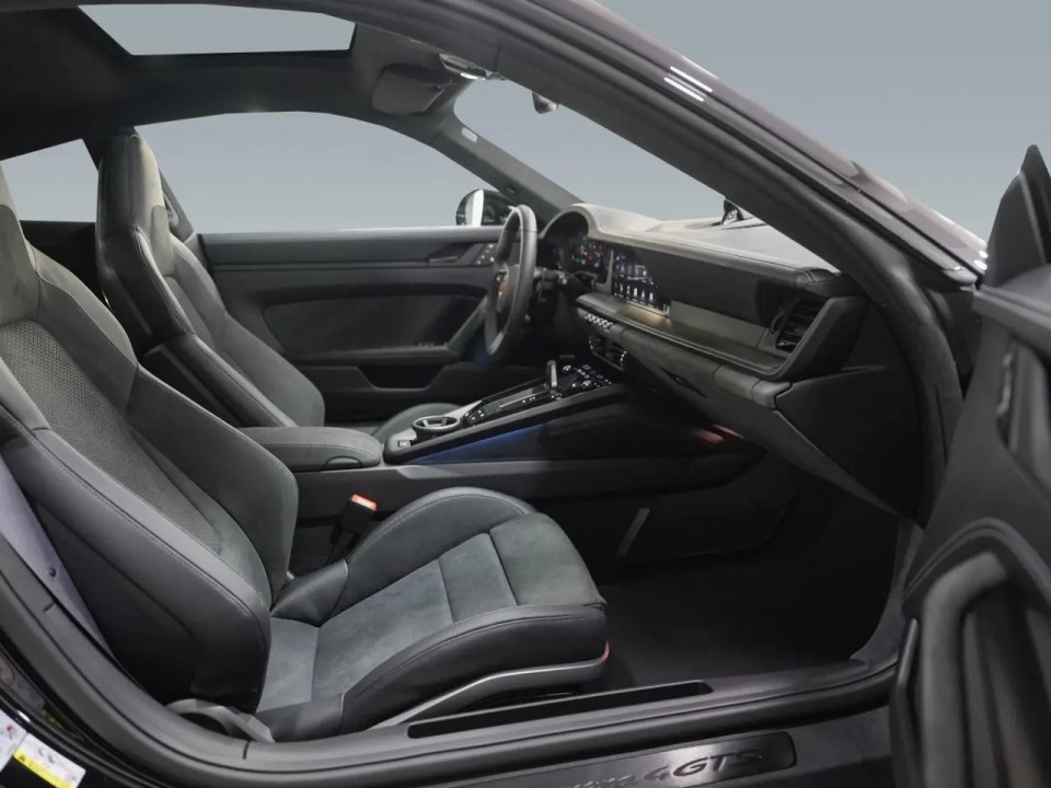 Porsche 911 Carrera 4 GTS - foto 8
